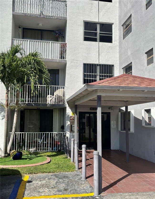 Foto del edificio - 8145 NW 7th St