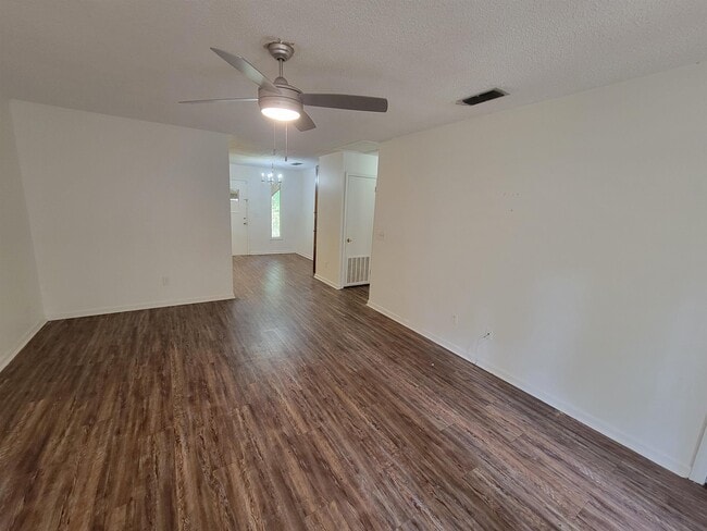 Building Photo - 1526 Pullen Rd