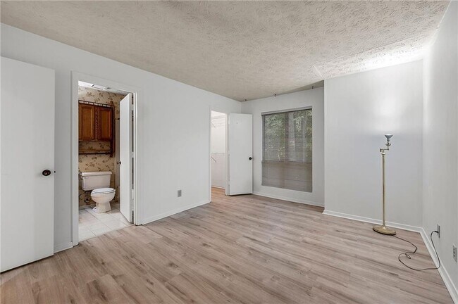 Foto del edificio - 1306 McClelen Way