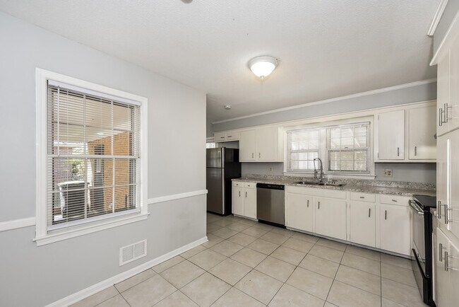Building Photo - Welcoming 3 Bedroom in Columbia