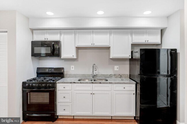 Foto del edificio - 834 19th St NE