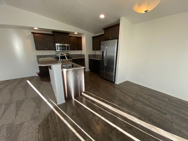 Foto del edificio - MOVE IN SPECIAL $1000 off first month rent...
