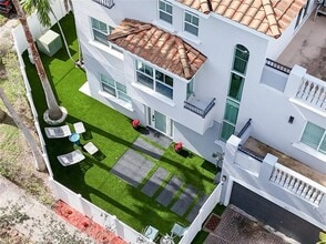 Building Photo - 601 NE 11th Ave