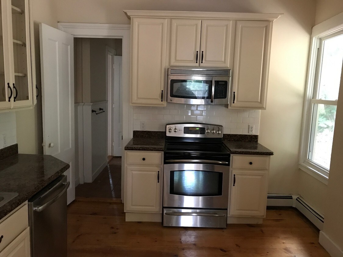 Primary Photo - 715 Quinnipiac Ave