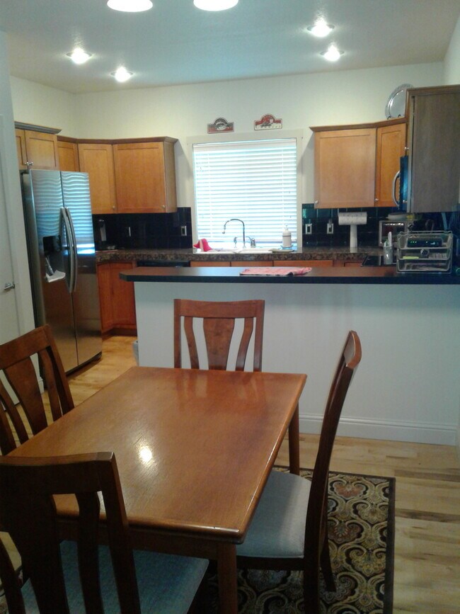 Building Photo - Great Location for a rental