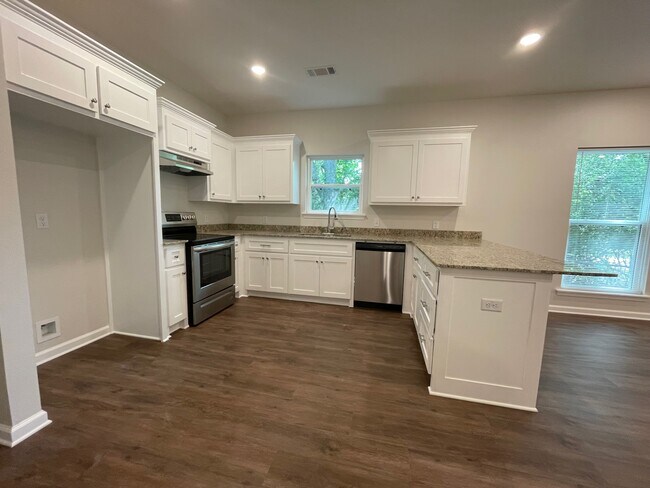 Building Photo - 806 Schley