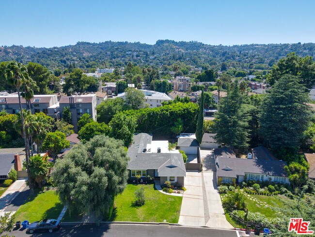 Building Photo - 13430 Valleyheart Dr