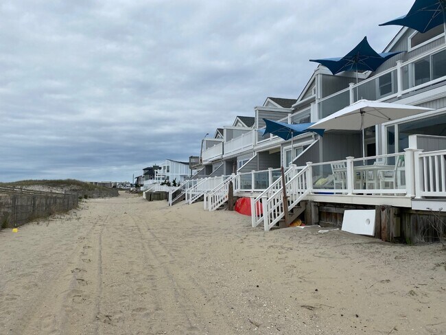 Building Photo - 9711 Beach Ave