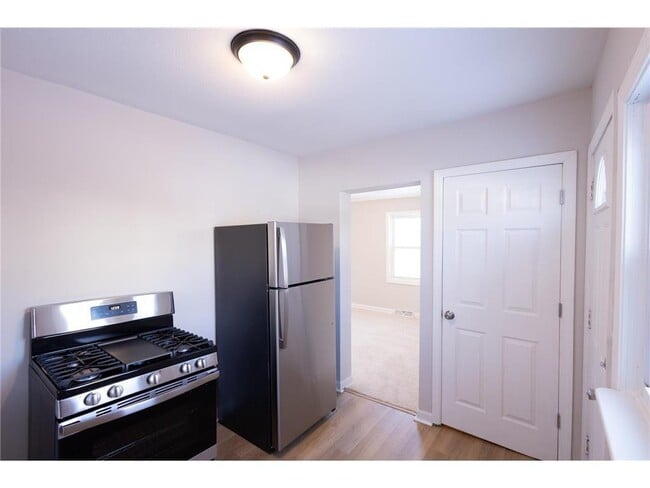 Building Photo - 118 13th Ave S