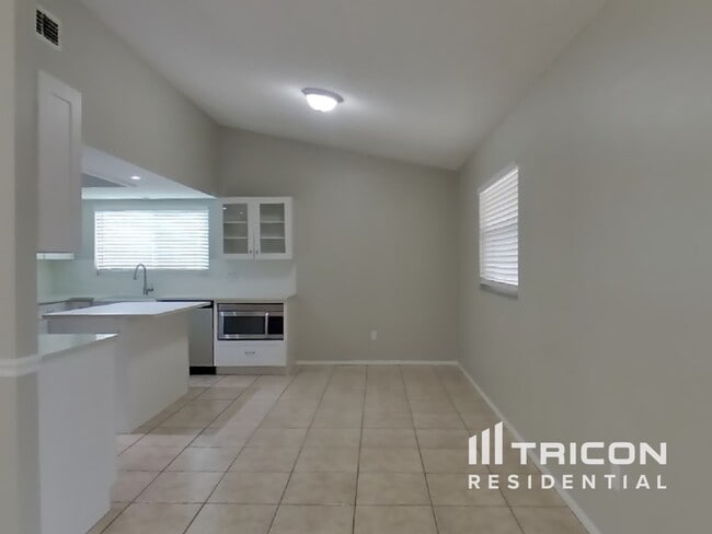 Building Photo - 978 N Jerico Dr