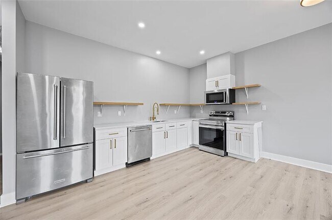 Foto del edificio - 1109 E Carson St