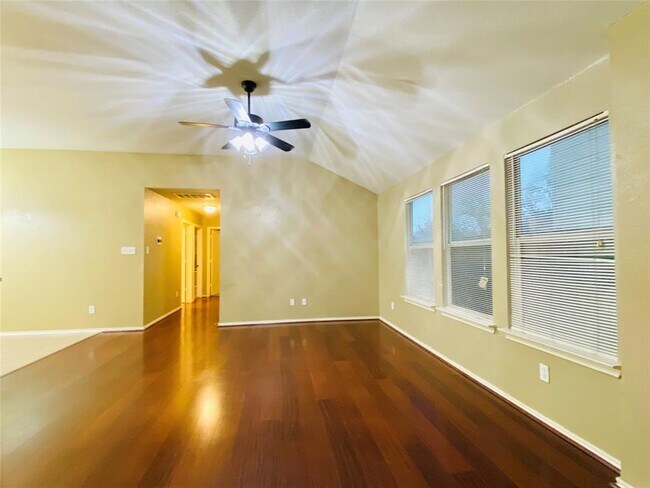Building Photo - 158 Big Thicket Dr