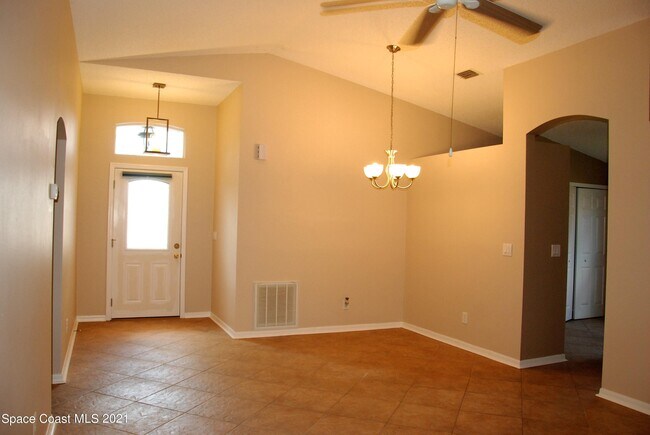 Building Photo - 720 Wickham Lakes Dr