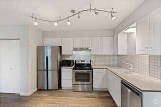Building Photo - 2069 SW Park Ave