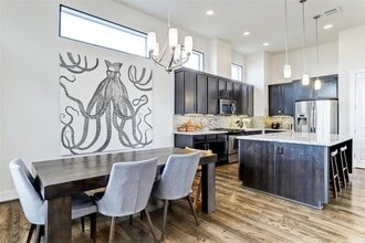 Building Photo - 4106 Marina St