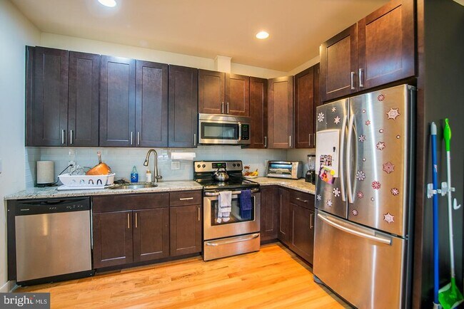 Foto del edificio - 1242 Point Breeze Ave