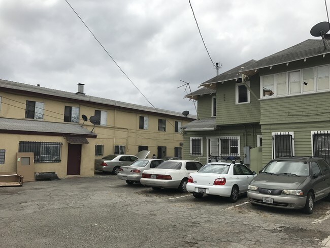 Foto del edificio - 2205-2215 Venice Blvd