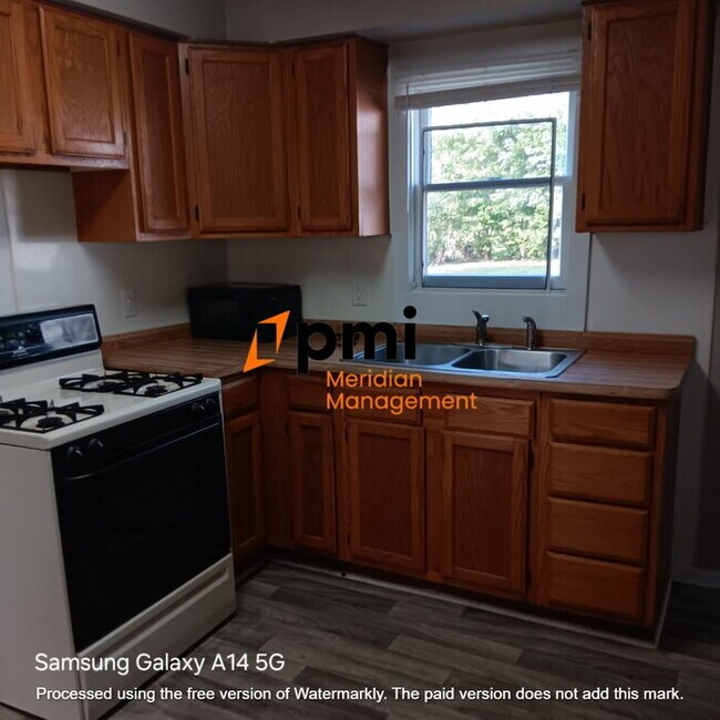 Foto del edificio - 1425 Lennox St