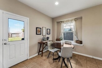 Building Photo - 512 Forest Village Cir
