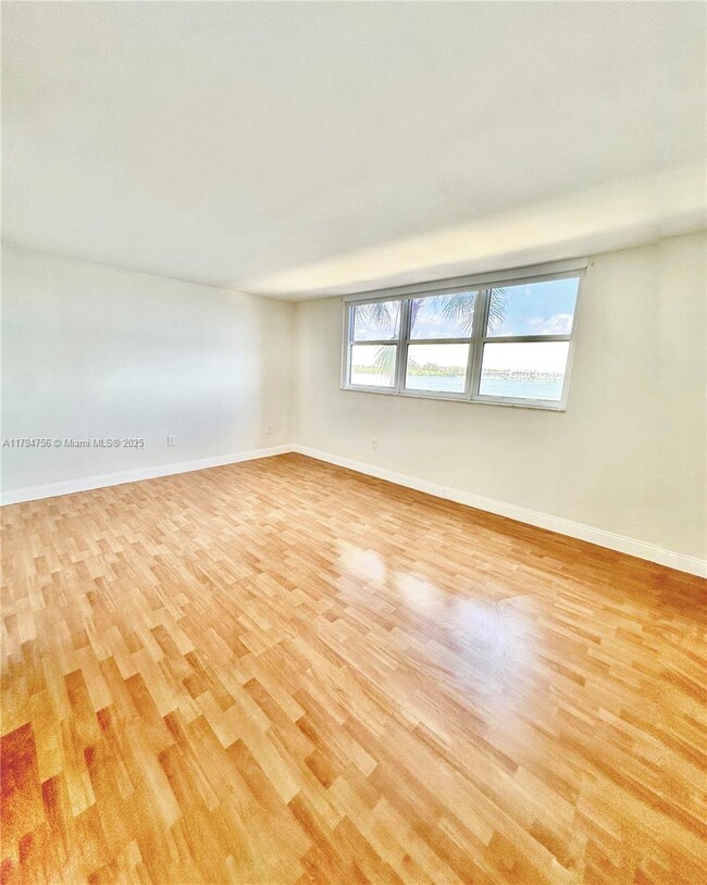 Foto del edificio - 1175 NE Miami Gardens Dr
