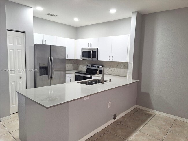 Foto del edificio - 5761 NW 115th Ct