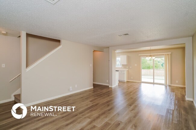 Foto del edificio - 4439 Misty Springs Dr