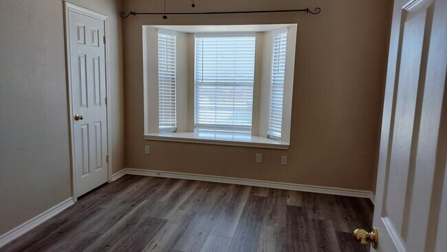 Building Photo - 8001 Case Dr