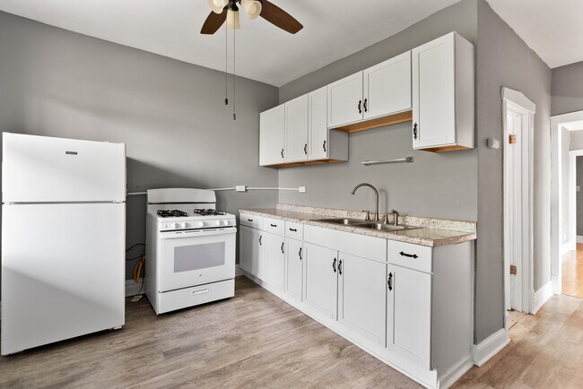 Building Photo - 340 S Homan Ave