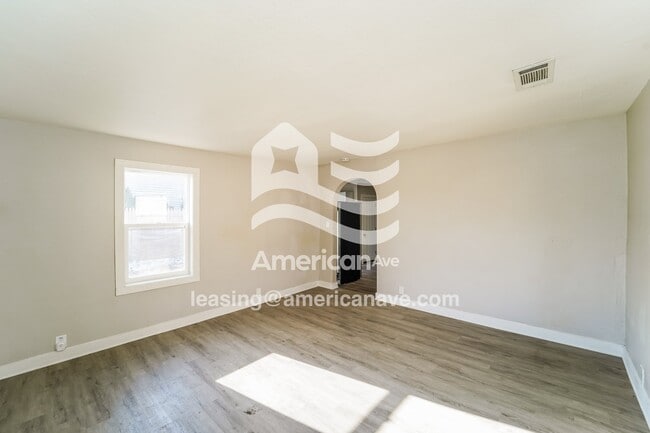 Building Photo - 2046 Russet St