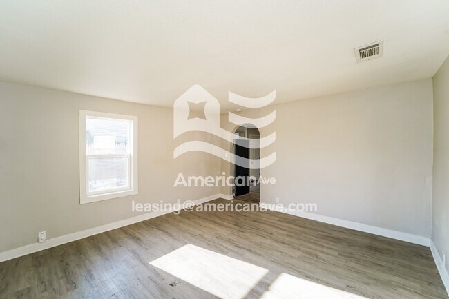 Foto del edificio - 2046 Russet St