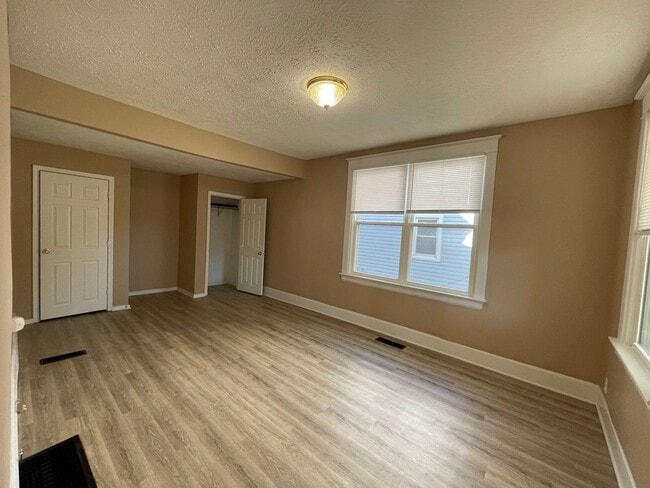 Building Photo - 830 St Clair Ave