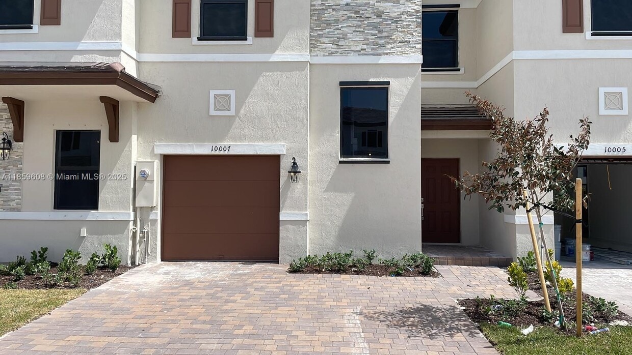 Primary Photo - 10007 SW 231st Ln