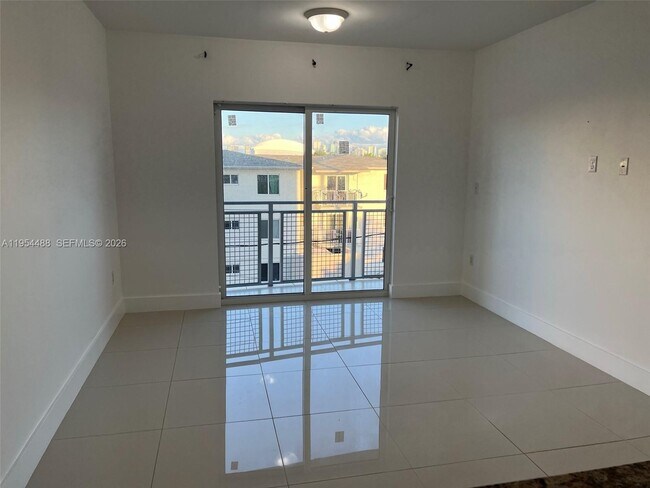 Foto del edificio - 2300 NW 7th St