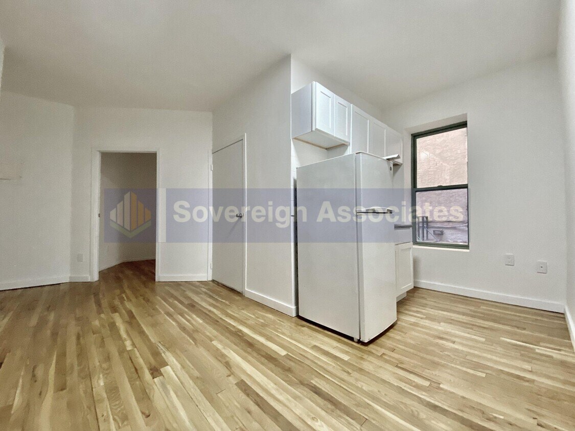 Foto principal - 248 West 64th Street