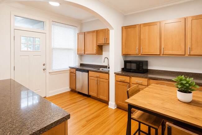 Foto del edificio - 2332 W Addison St