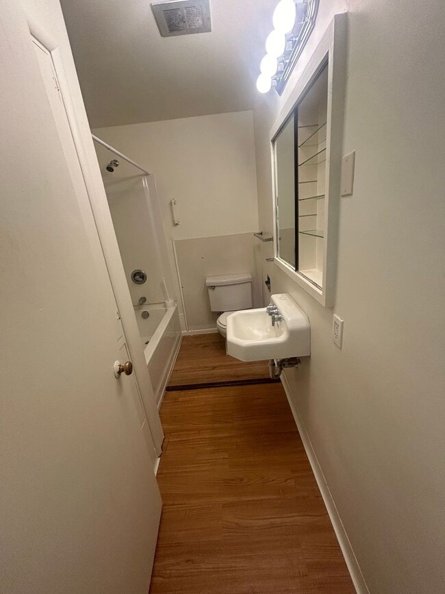 Building Photo - 2051 Eberlein Ave