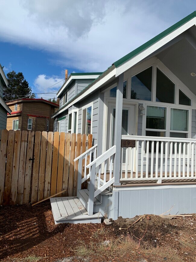 Foto del edificio - 11700 Donner Pass Rd