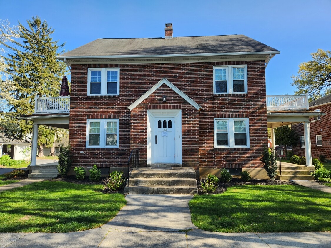 Primary Photo - 22 W Areba Ave