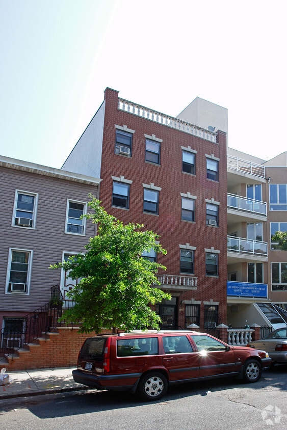 Primary Photo - 243 16th St