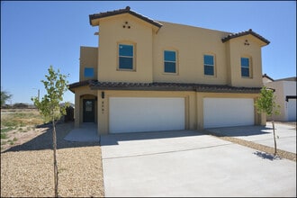 Building Photo - 806 TS Daniel Cadena Dr