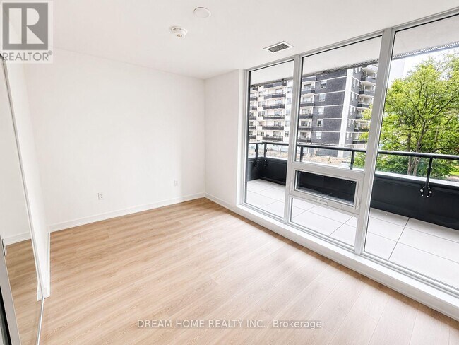 Photo du bâtiment - 127 Broadway Ave