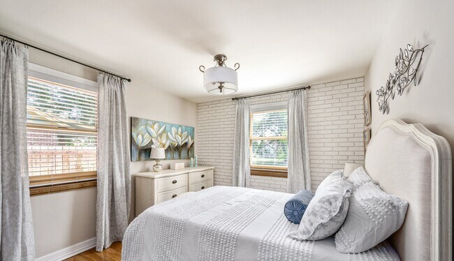 Front Bedroom - 1685 Ulster St