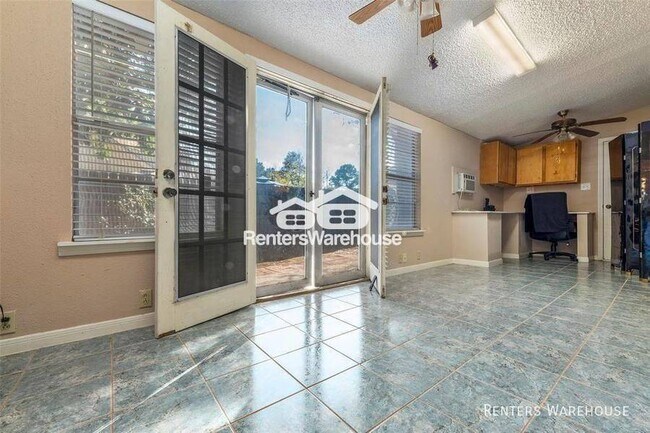 Building Photo - This lovely home in Spring near Vintage Pa...