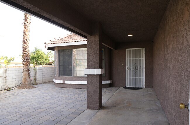 Building Photo - 51660 Avenida Villa