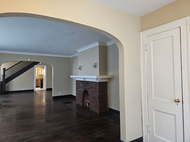 Foto del edificio - 4515-4517 N College Ave