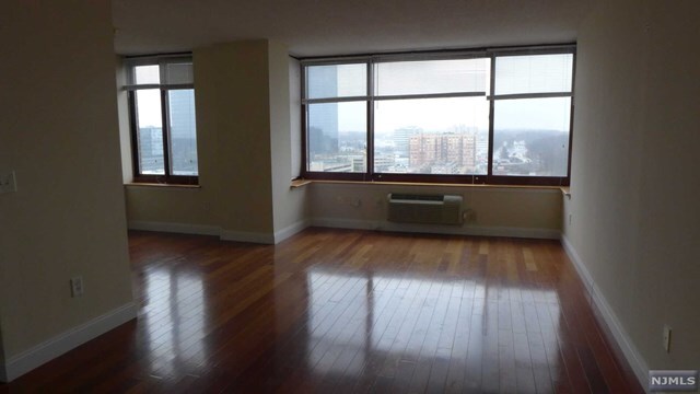 Foto del edificio - 100 Old Palisade Rd