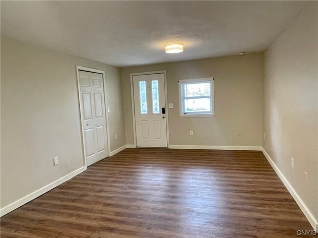Foto del edificio - 6387 Reid Ln