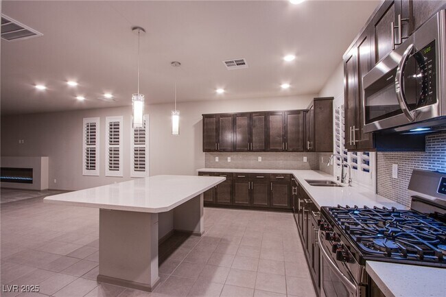 Foto del edificio - 8040 Haywood Estate Ave