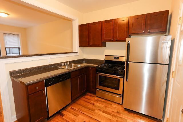 Building Photo - 4420 N Wolcott Ave