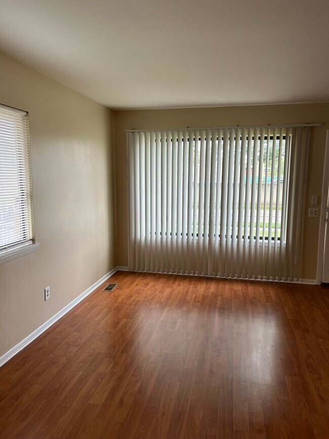 Foto del edificio - 325 W Woodruff Ave